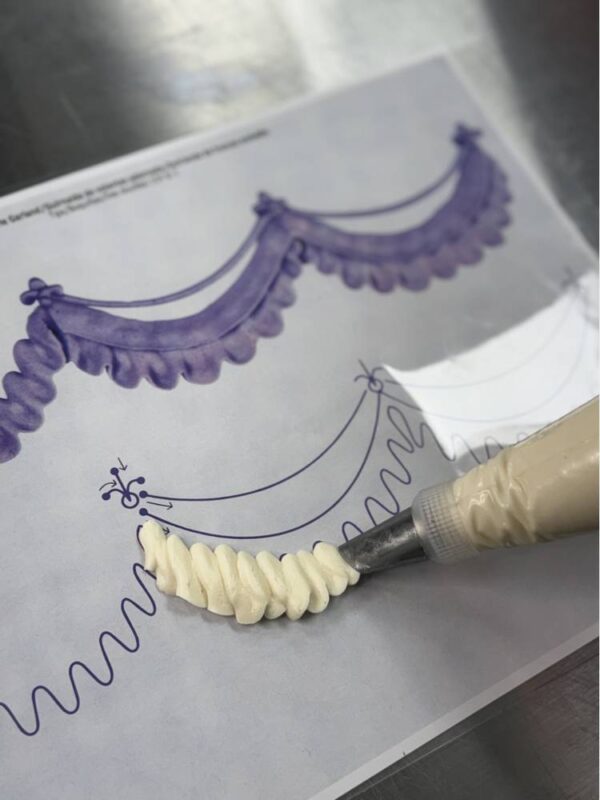 Heart Shaped Vintage Piping Technique Class - Image 2