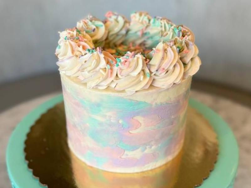 Cake Decorating Classes in Detroit Turn Simple Cakes Into Creative Projects